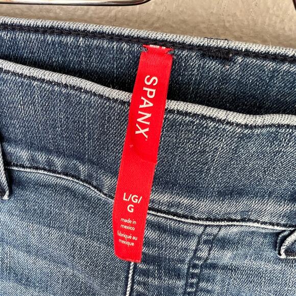 Spanx Denim Jeans Kick Flare Pull On Medium Blue Wash Women's Sz L 20541R Pants - Picture 9 of 11